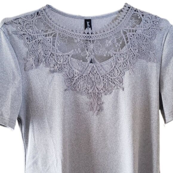 🌸Just Fashion Now Gray Lace Contrast Short Sleeve Top - Picture 3 of 5